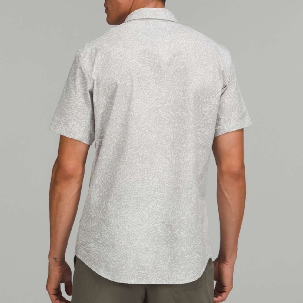 Lululemon Mens Airing Easy Short Sleeve Shirt - Small - Picture 2 of 5